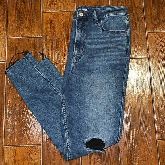 Extra High-Waisted Rockstar 360° Stretch Super Skinny Ripped Ankle Jeans - Picture 7 of 7